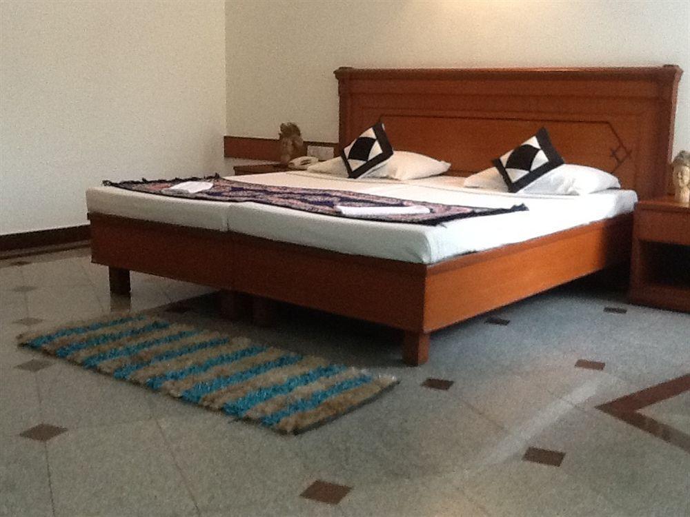 Hotel Kanishka Phg Bangalore Luaran gambar