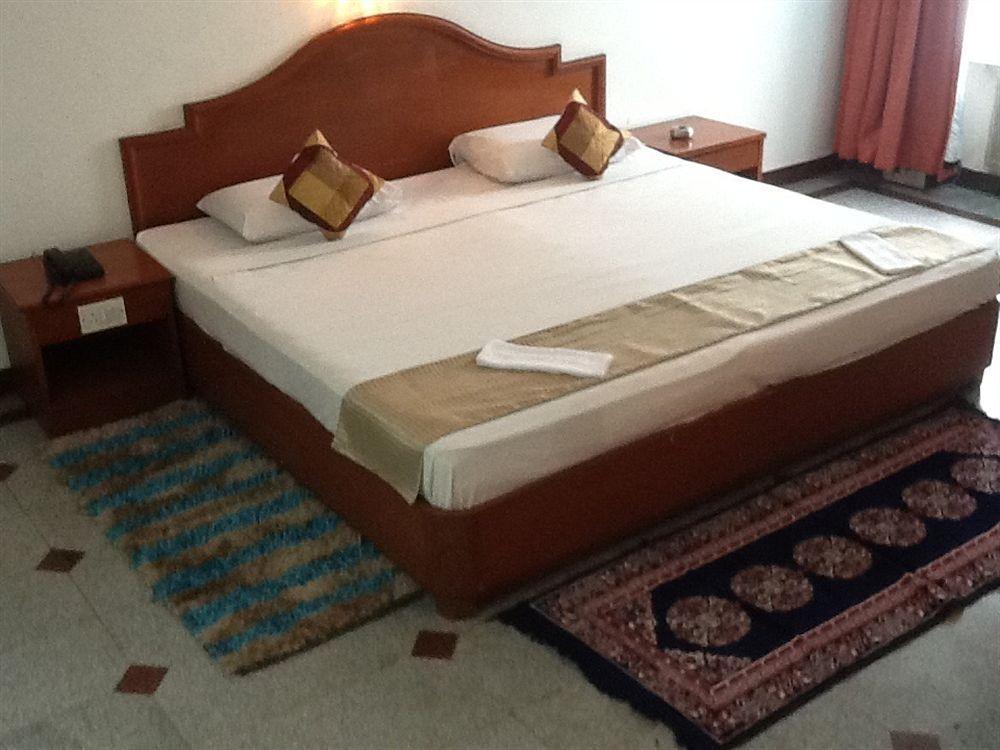 Hotel Kanishka Phg Bangalore Luaran gambar